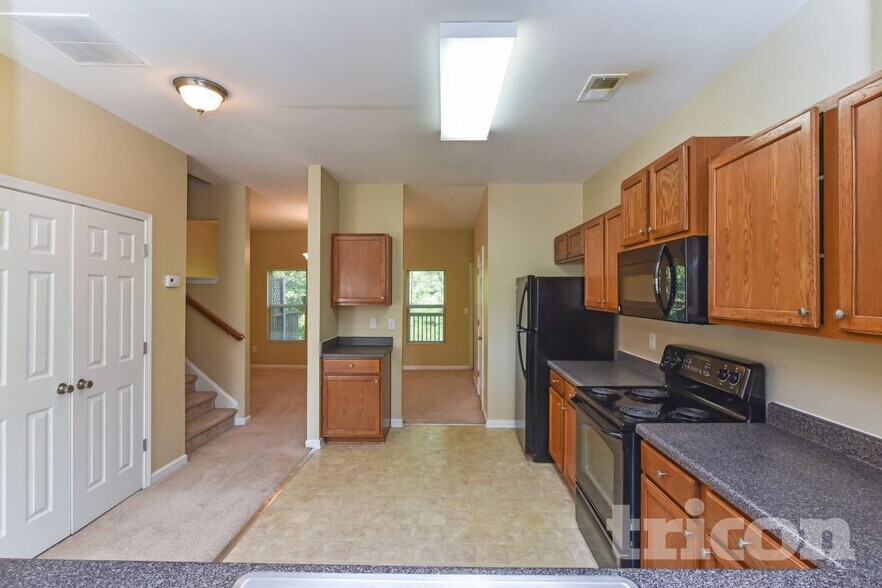 Building Photo - 1470 Knights Trail