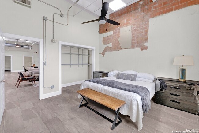 Building Photo - 3363 E Commerce St