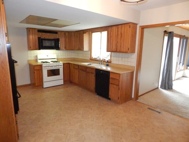 Building Photo - 1608 Martha Dr