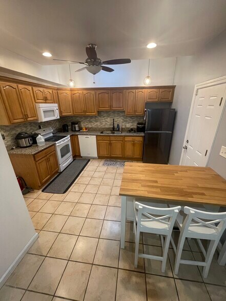 kitchen/dining room - 1507 N Hancock St