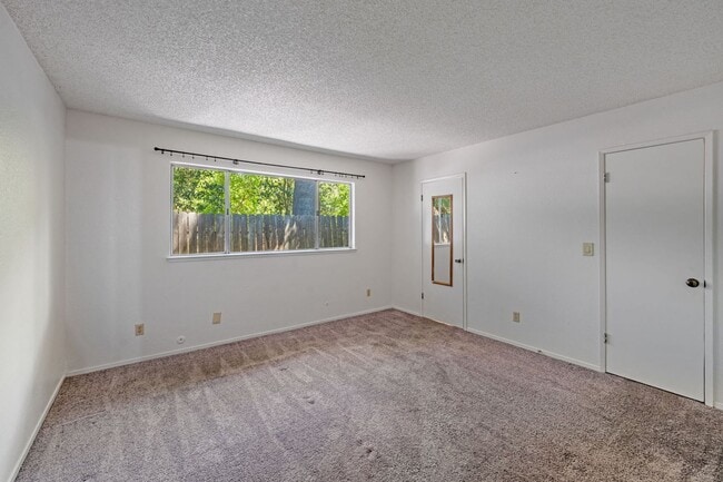 Building Photo - 4830 Suncrest Way
