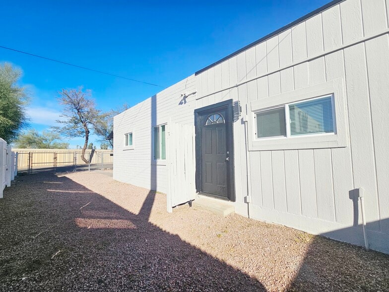 Building Photo - 1731 E Moreland St