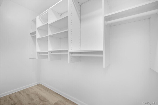 Building Photo - 141 Great Neck Rd