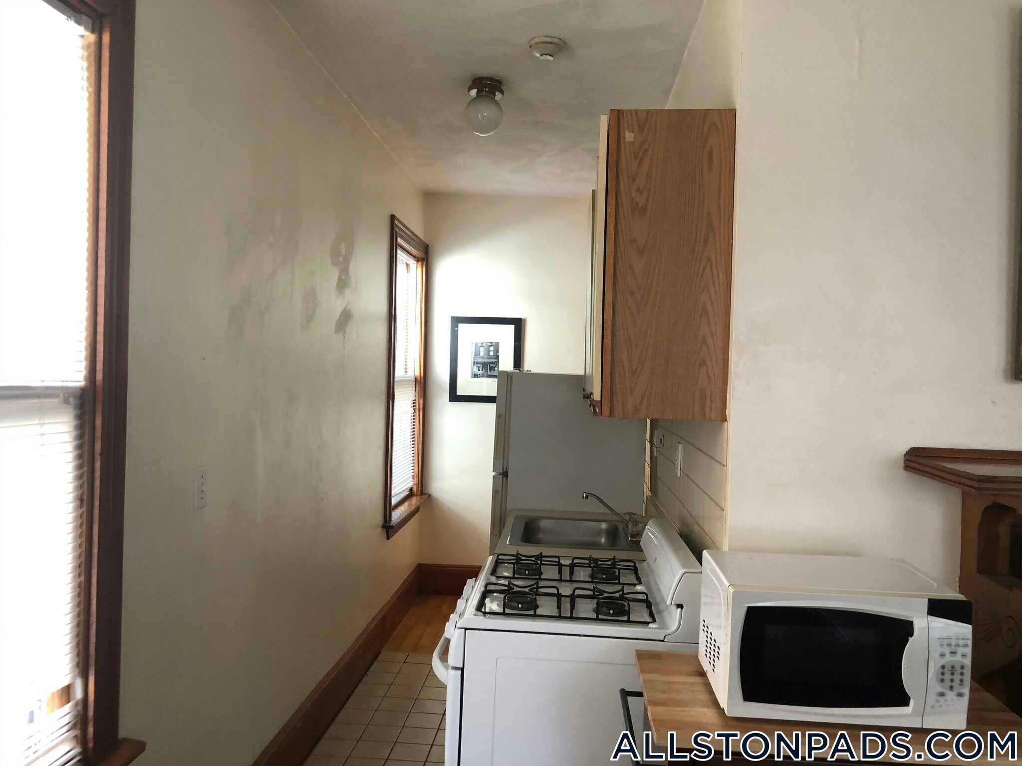 Building Photo - 36 Linden St