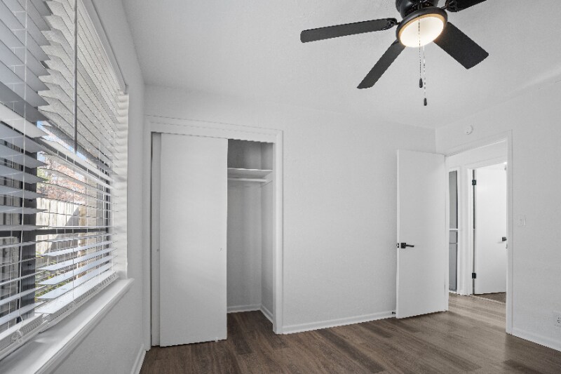 Building Photo - 513 Manor Dr