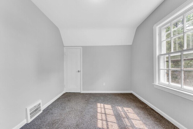 Building Photo - 3842 W. 133