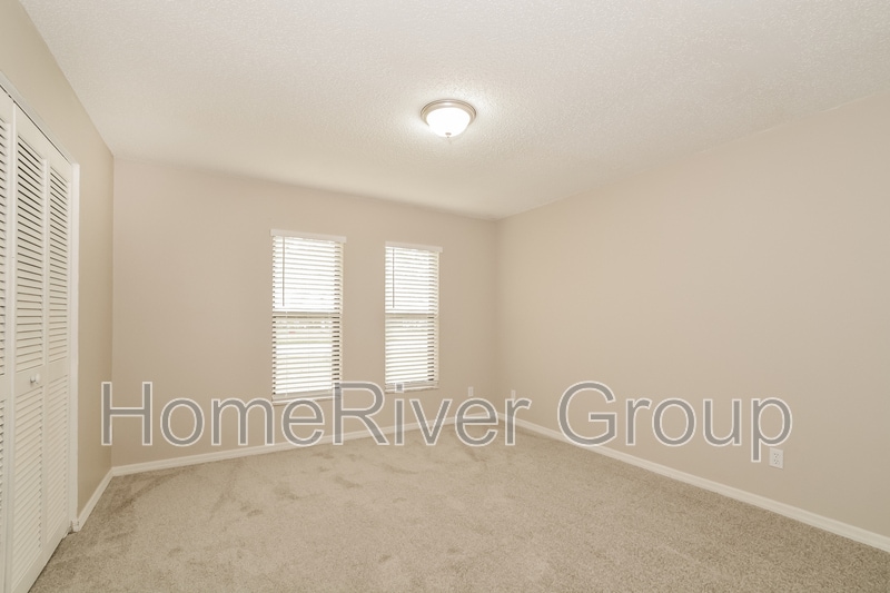 Building Photo - 2811 Queen Palm Dr