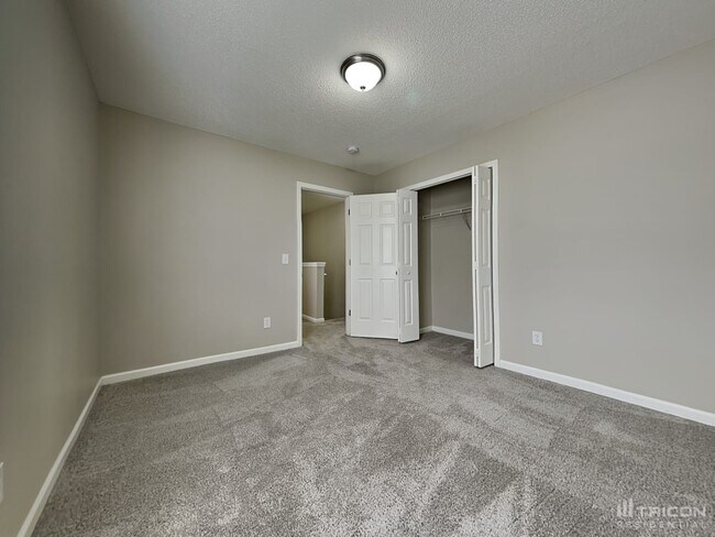 Building Photo - 208 Autumn Woods Dr