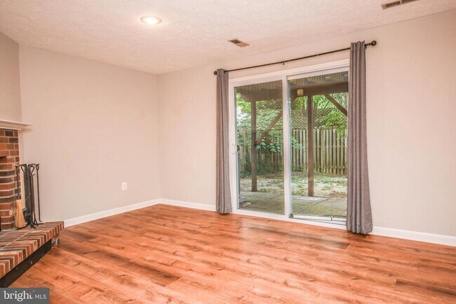 Building Photo - 27 Cross Country Ct