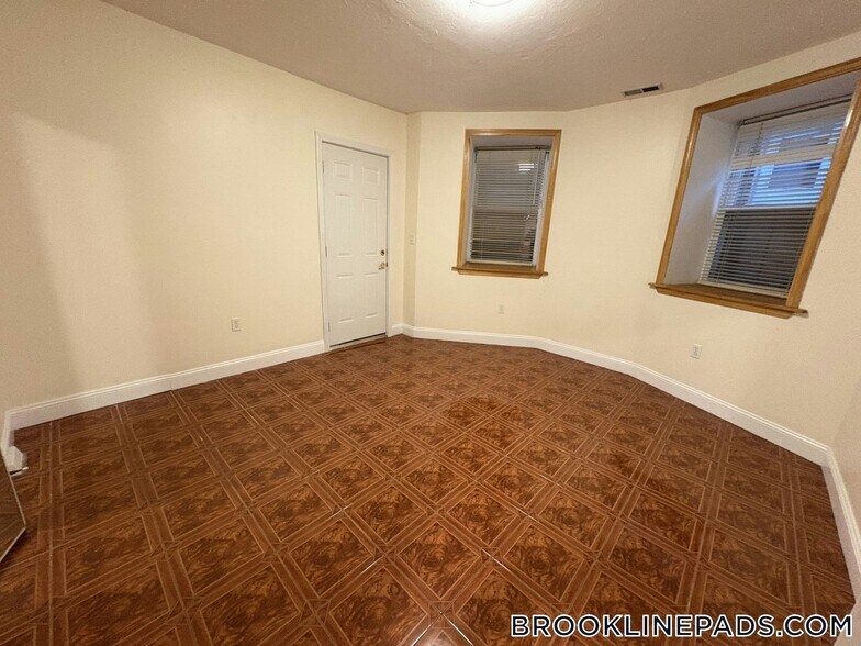 Building Photo - 191 Winthrop Rd