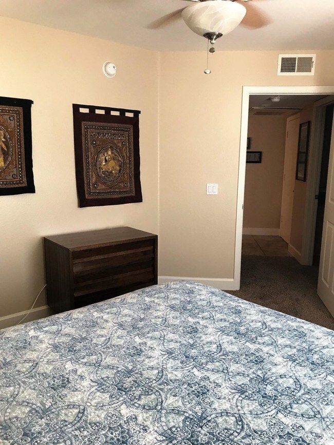 Building Photo - 5751 N Kolb Rd