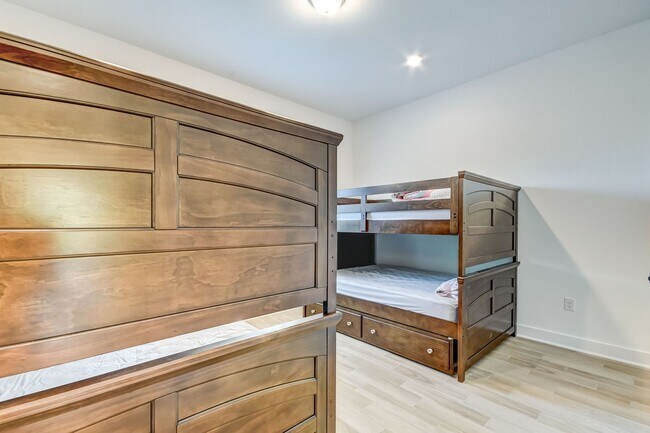 Building Photo - Townhome  in The Enclave at Summer Beach
