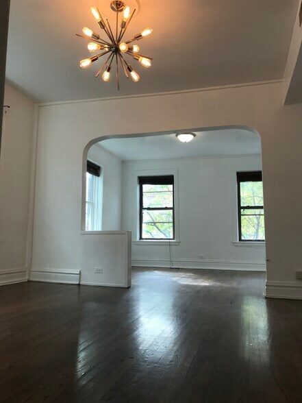 Building Photo - 4535 N Lincoln Ave