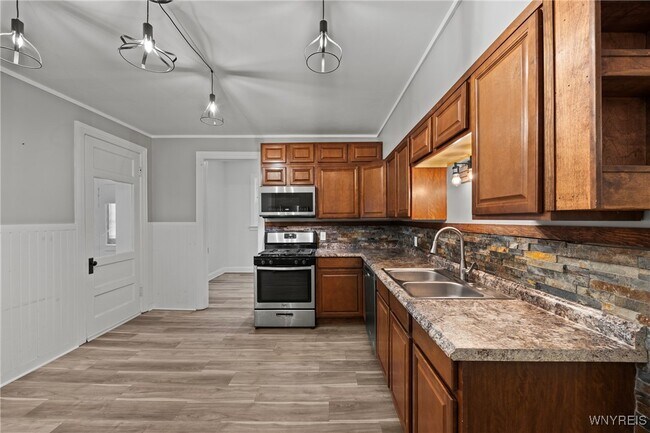 Building Photo - 522 W Ferry St