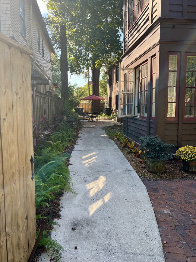 Building Photo - 2160 Forbes St