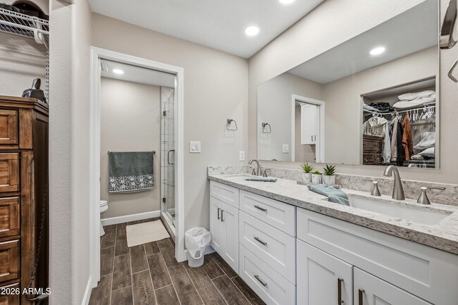 Building Photo - 7340 N Vía Camello Del Norte