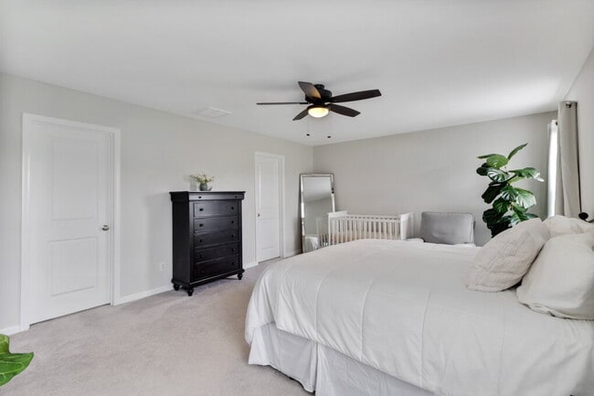 Building Photo - Lovely 4 Bedroom, 2 bath home in The Commons, Richmond Hill