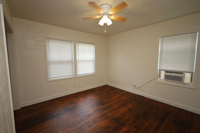 Building Photo - 1705 Clover Dr