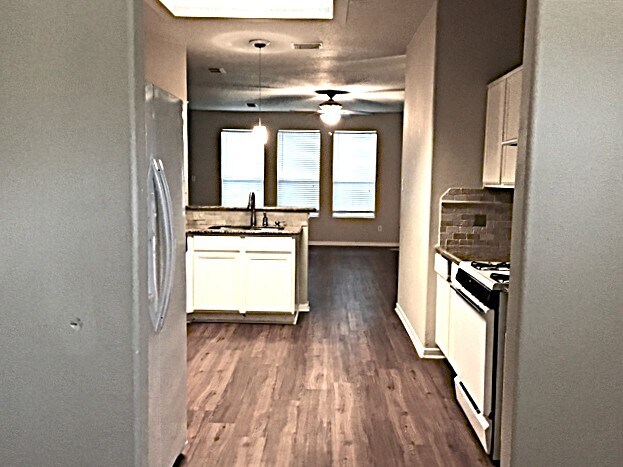 Building Photo - 15515 Elm Leaf Pl