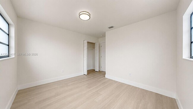Building Photo - 1670 W 42nd St