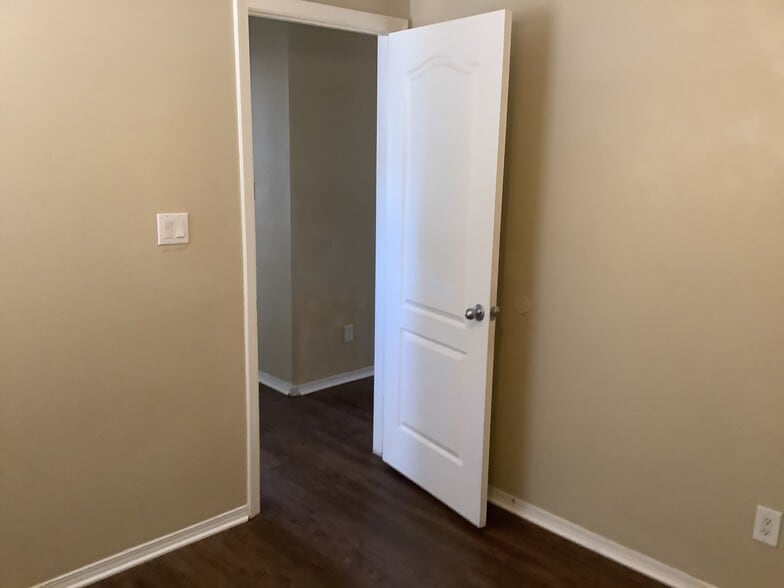 Building Photo - 7623 Banyon Ave NW