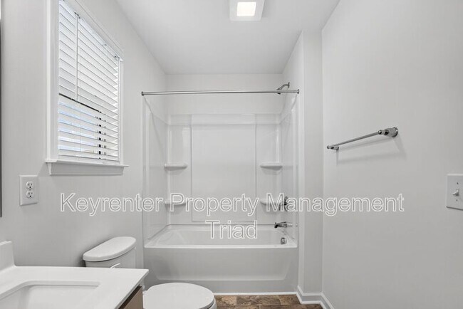 Building Photo - 3012 Highlander Pt