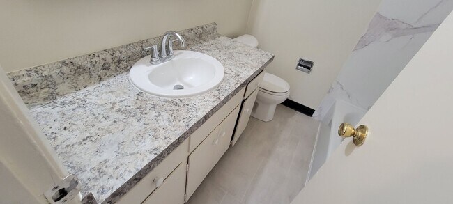 Building Photo - This is a great 1-bdr right in the heart o...