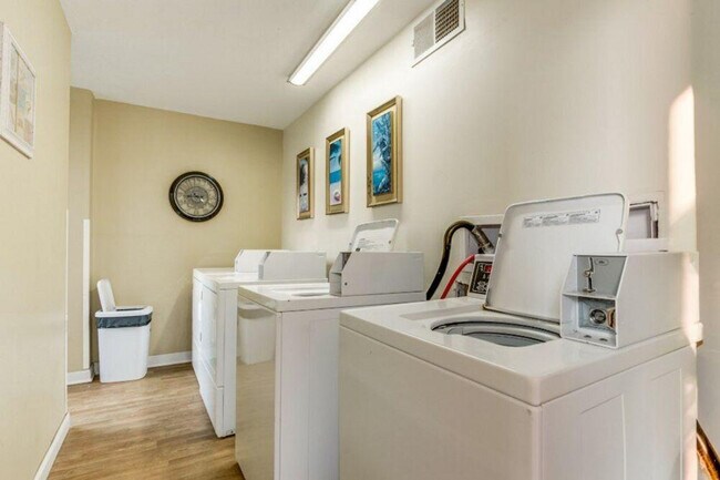 Building Photo - 2406 N Ocean Blvd