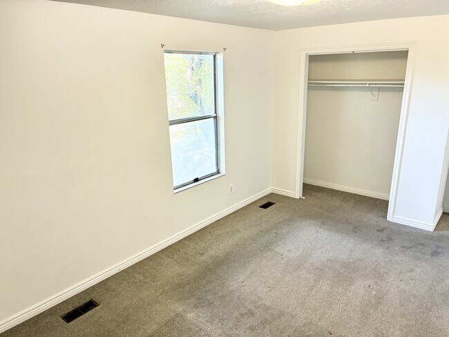 Building Photo - 631 N 120 E