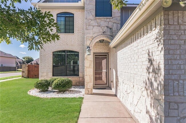 Building Photo - 3418 Castleton Dr
