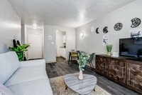 Building Photo - Forest Manor