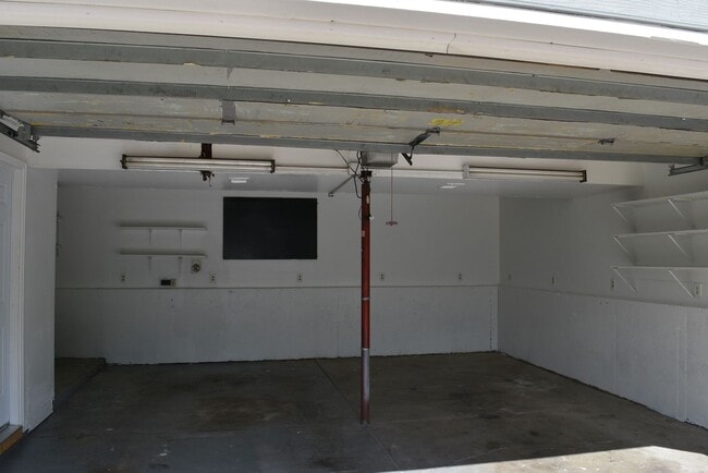 Building Photo - 2412 Sunset Dr