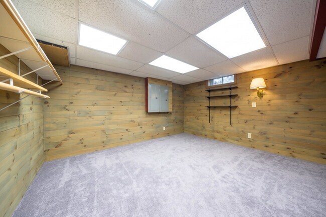Building Photo - 246 Winding Pond Rd