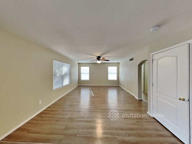 Building Photo - 1755 E Toledo St