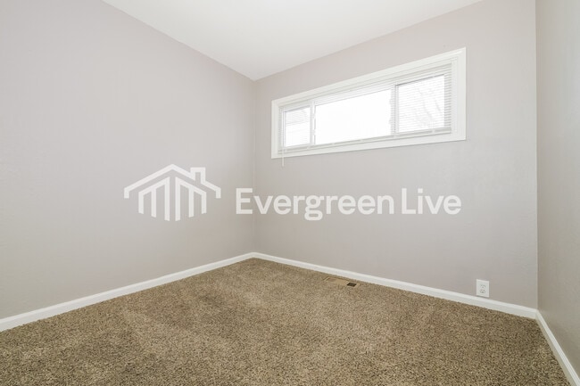 Building Photo - 7208 E 108th St