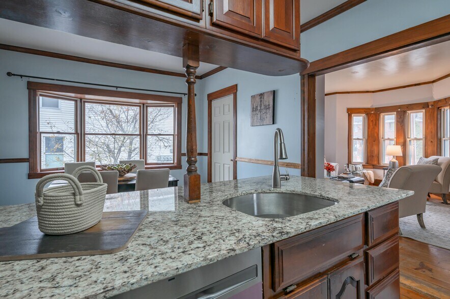 Building Photo - 459 Central St