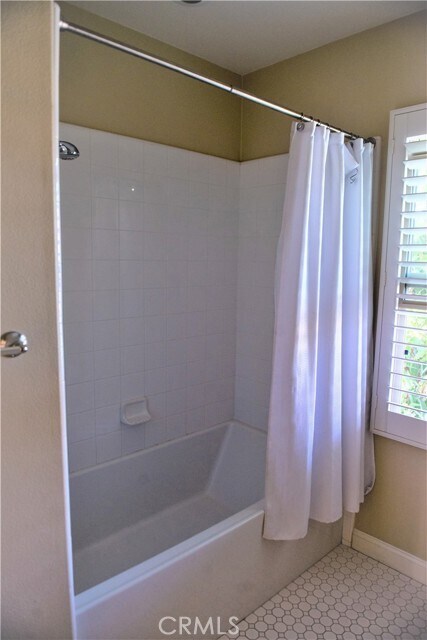 Building Photo - 56 Twin Gables