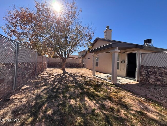 Building Photo - 6164 River Park Pl