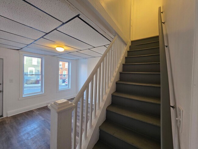 Building Photo - 1220 Lancaster Ave