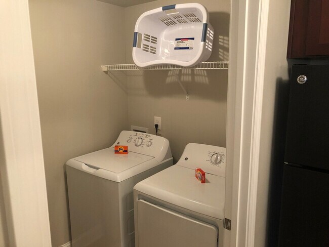 Building Photo - 645 Amber Meadows Way