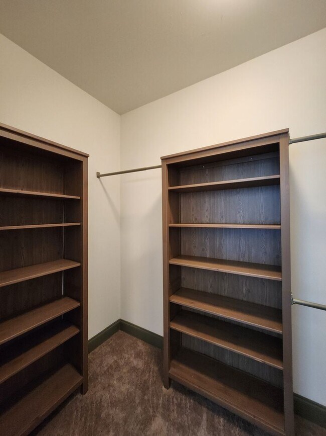 Building Photo - 5814 Whispering Pnes Wy