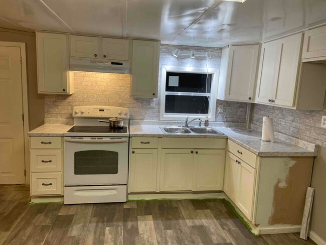 Building Photo - 54 Kendall Ln