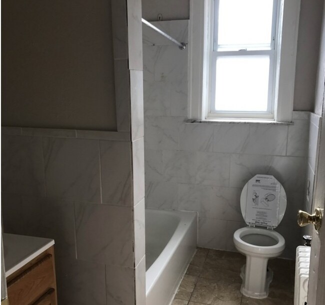 Building Photo - 5 Summit St