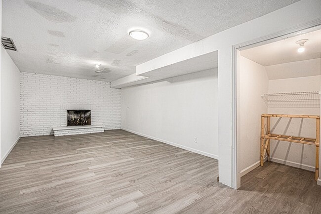Building Photo - Pet-Friendly 4 Bed, 2.5 Bath Home with Lak...