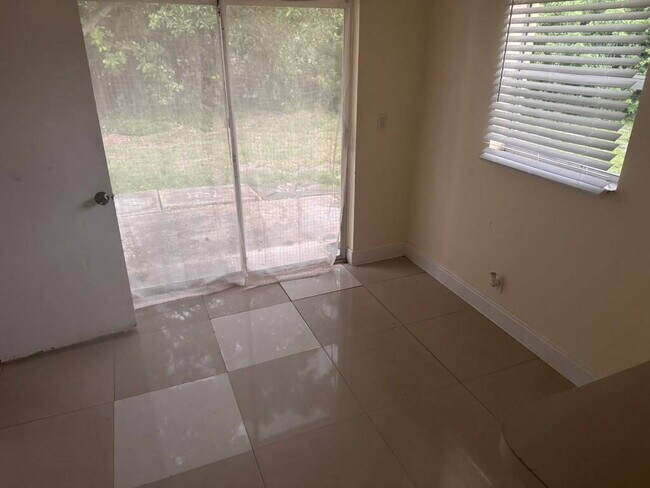 Building Photo - " 3 Bedroom 2 Bath Single Family Home in Prime Deerfield Beach Location!"