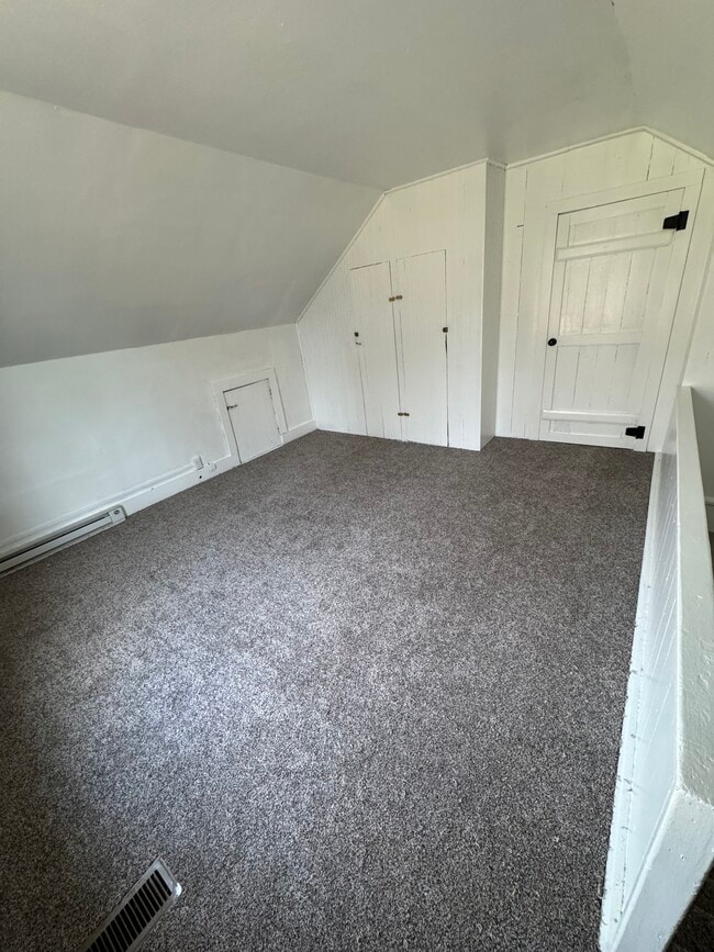 Building Photo - 460 Storms Ave