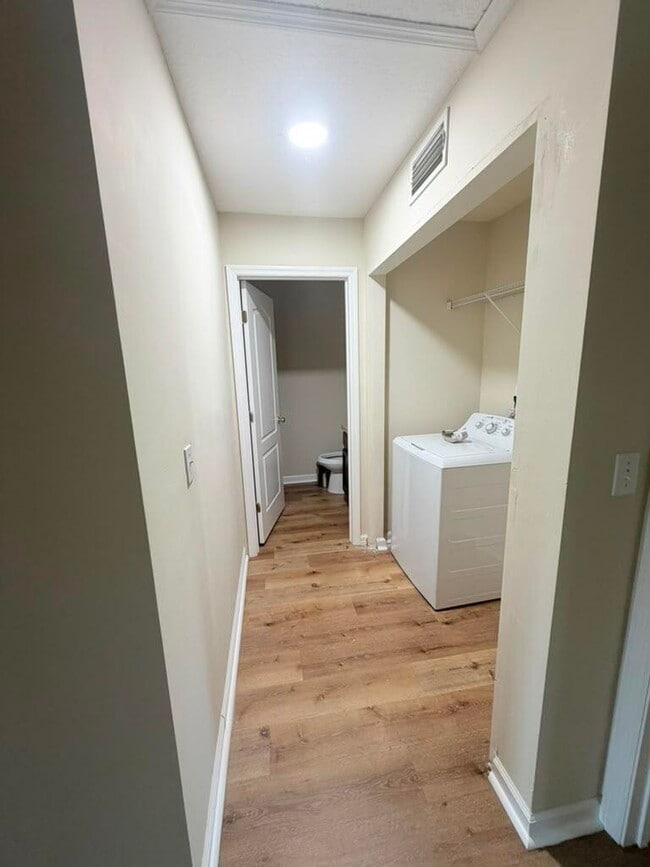 Building Photo - 1544 Biscayne Bay Dr