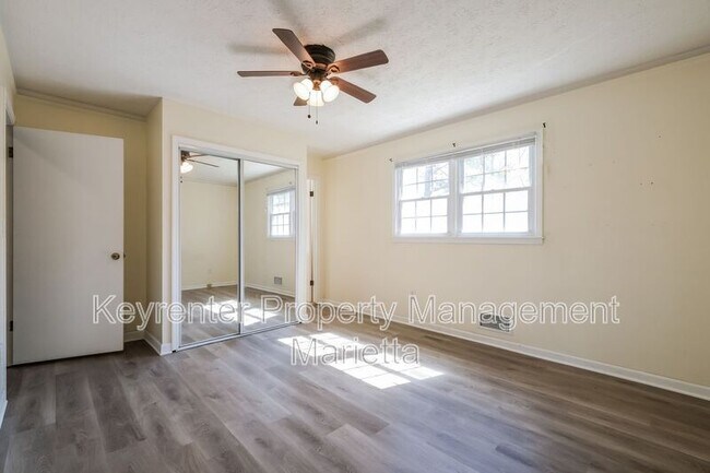 Building Photo - 480 Debra Dr