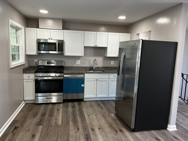 Building Photo - 14371 Springbrook Ct