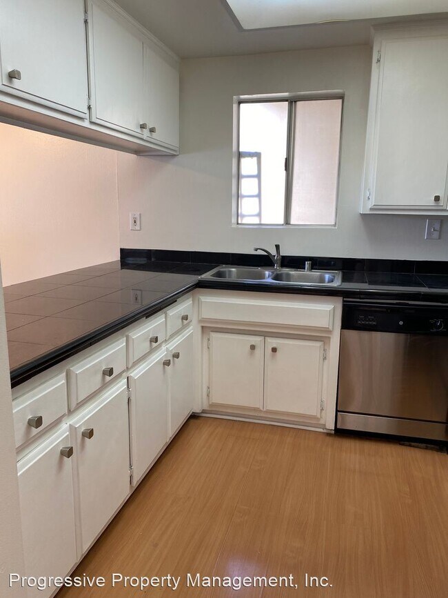 Building Photo - 24311 Canyon Lake Dr N
